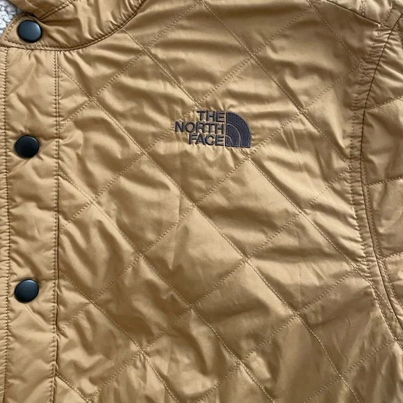 The North Face Mens Quilted Sherpa lined Jacket in mustard brown, size M - Picture 5 of 6